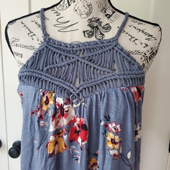 Floral Top-NWT - Picture 2 of 6